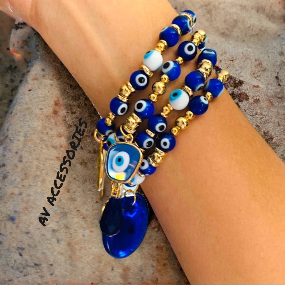 Eye bracelet